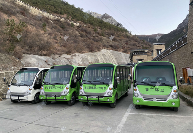 亚丁观光车.jpg
